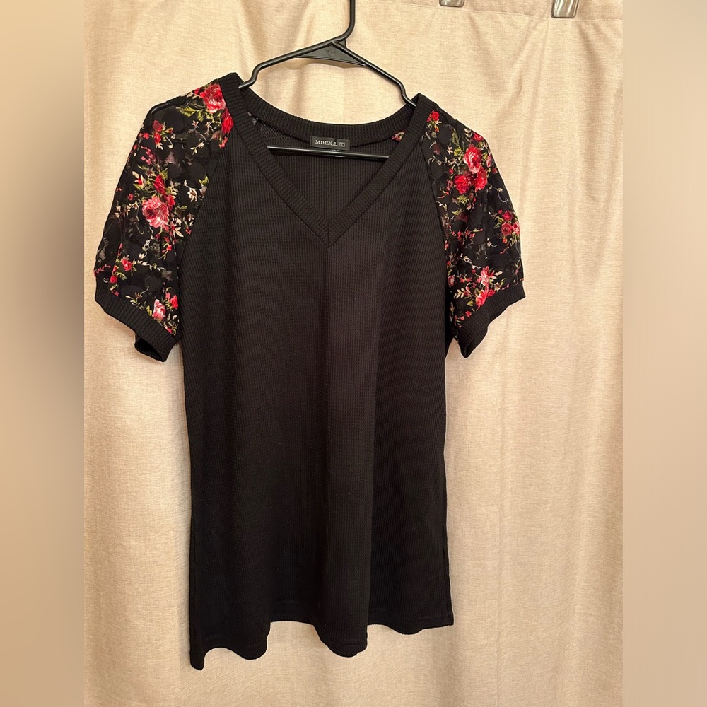 Lace sleeve sweater tee